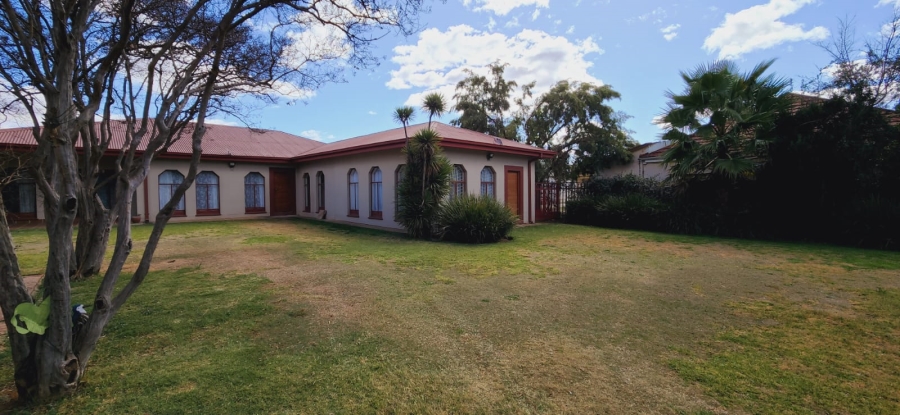 5 Bedroom Property for Sale in Potchefstroom North West